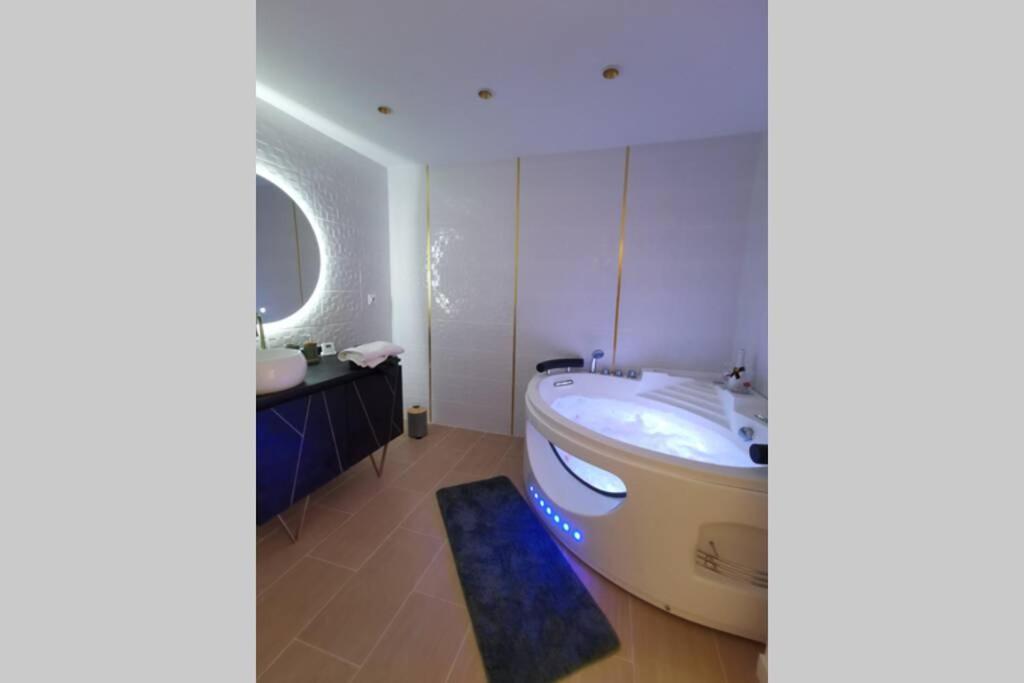 Nid D'Amour Baignoire/Jacuzzi Nizza Esterno foto